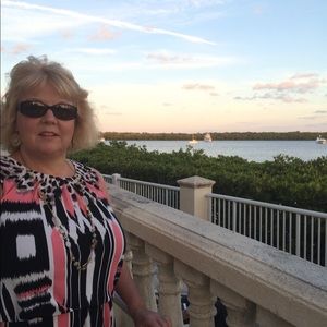 Meet your Posher, Debbie